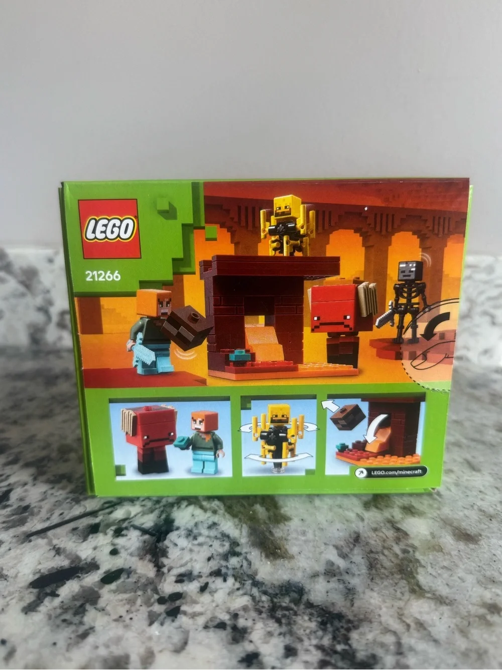 LEGO Minecraft The Nether Lava Battle (21266) 99pcs Alex 6+ Separator